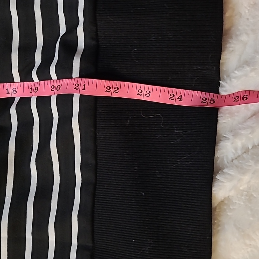 $5🧨 CO. WEAR Horizontal Striped Sweater Black & White - Picture 12 of 16